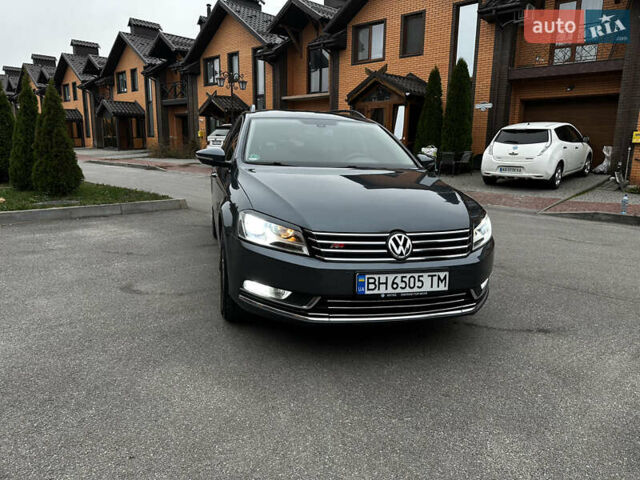 Серый Фольксваген Пассат, объемом двигателя 2 л и пробегом 256 тыс. км за 10999 $, фото 1 на Automoto.ua
