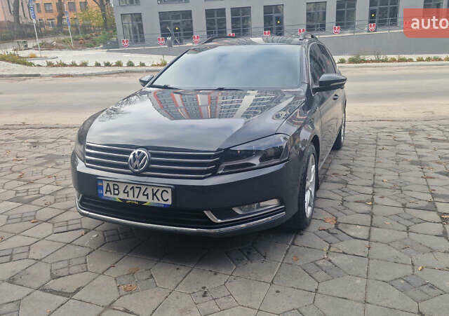 Серый Фольксваген Пассат, объемом двигателя 1.6 л и пробегом 303 тыс. км за 10000 $, фото 1 на Automoto.ua