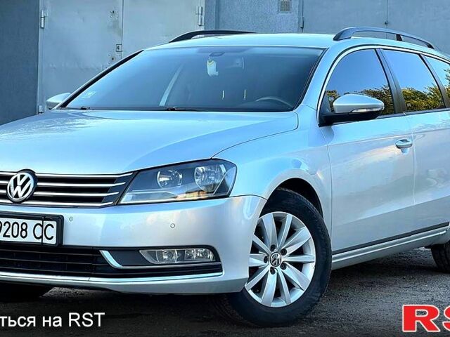 Серый Фольксваген Пассат, объемом двигателя 1.6 л и пробегом 350 тыс. км за 9000 $, фото 1 на Automoto.ua