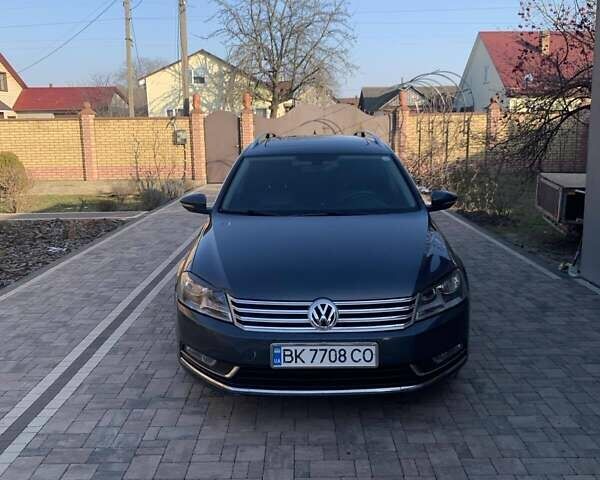 Серый Фольксваген Пассат, объемом двигателя 1.6 л и пробегом 241 тыс. км за 10399 $, фото 1 на Automoto.ua