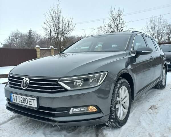 Серый Фольксваген Пассат, объемом двигателя 1.6 л и пробегом 239 тыс. км за 12600 $, фото 1 на Automoto.ua