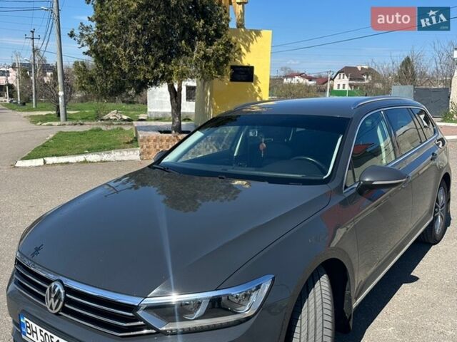 Серый Фольксваген Пассат, объемом двигателя 1.97 л и пробегом 298 тыс. км за 17300 $, фото 1 на Automoto.ua