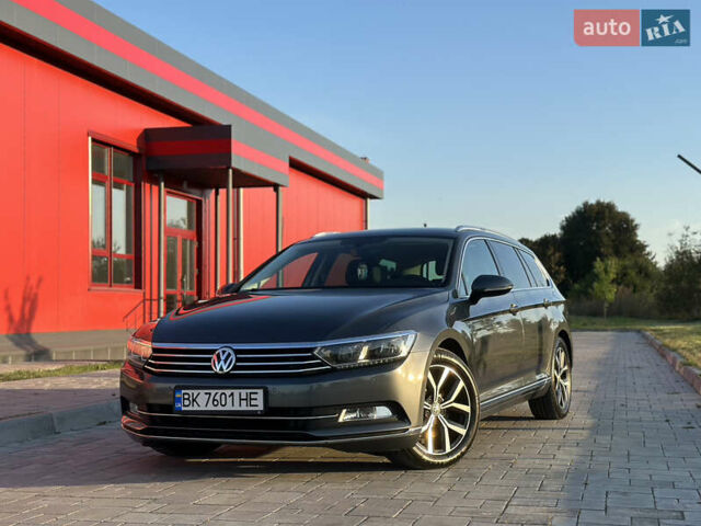 Серый Фольксваген Пассат, объемом двигателя 2 л и пробегом 220 тыс. км за 17999 $, фото 1 на Automoto.ua