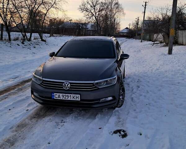 Серый Фольксваген Пассат, объемом двигателя 1.6 л и пробегом 210 тыс. км за 12900 $, фото 1 на Automoto.ua