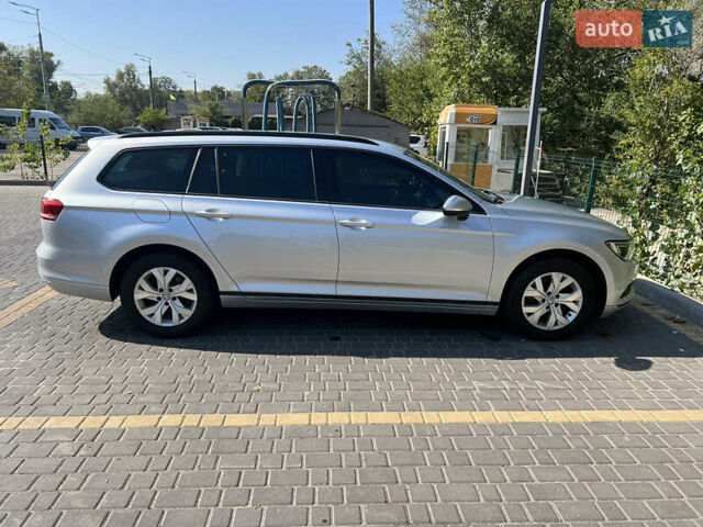 Серый Фольксваген Пассат, объемом двигателя 1.6 л и пробегом 205 тыс. км за 13800 $, фото 1 на Automoto.ua