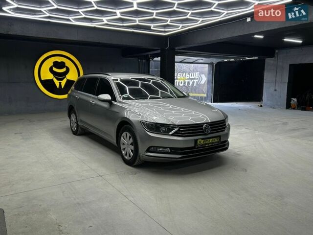 Серый Фольксваген Пассат, объемом двигателя 1.6 л и пробегом 217 тыс. км за 11900 $, фото 1 на Automoto.ua