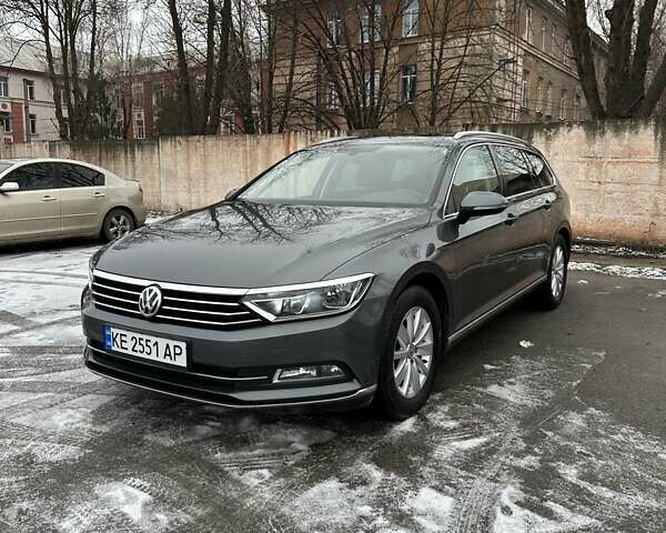 Серый Фольксваген Пассат, объемом двигателя 1.6 л и пробегом 202 тыс. км за 14900 $, фото 1 на Automoto.ua