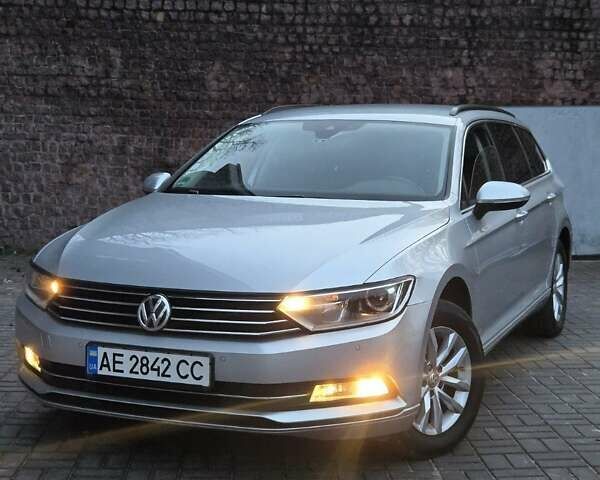 Серый Фольксваген Пассат, объемом двигателя 1.6 л и пробегом 249 тыс. км за 13499 $, фото 1 на Automoto.ua