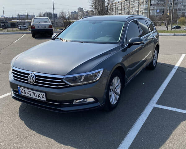 Серый Фольксваген Пассат, объемом двигателя 1.6 л и пробегом 325 тыс. км за 14990 $, фото 1 на Automoto.ua