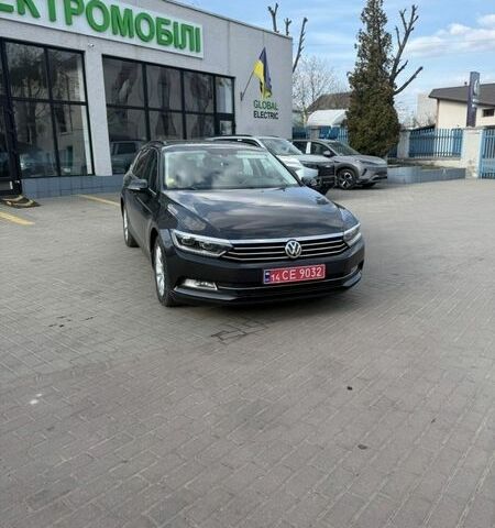 Серый Фольксваген Пассат, объемом двигателя 1.6 л и пробегом 235 тыс. км за 13200 $, фото 1 на Automoto.ua