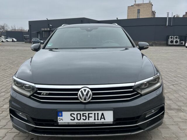 Серый Фольксваген Пассат, объемом двигателя 2 л и пробегом 335 тыс. км за 15900 $, фото 1 на Automoto.ua