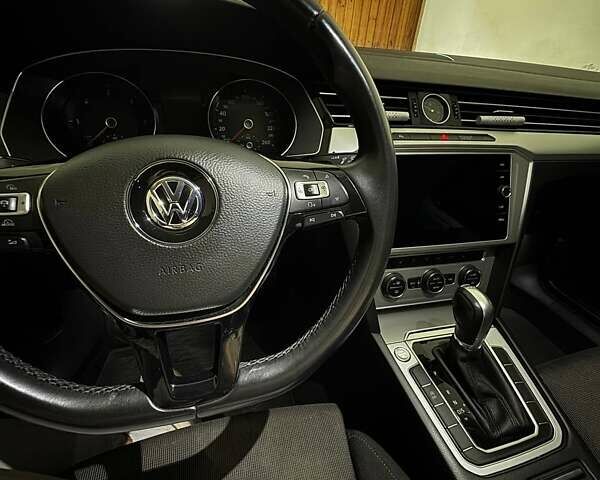 Серый Фольксваген Пассат, объемом двигателя 1.97 л и пробегом 206 тыс. км за 17500 $, фото 1 на Automoto.ua