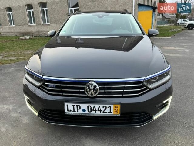Серый Фольксваген Пассат, объемом двигателя 1.4 л и пробегом 226 тыс. км за 18999 $, фото 1 на Automoto.ua
