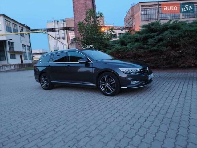 Серый Фольксваген Пассат, объемом двигателя 2 л и пробегом 280 тыс. км за 21800 $, фото 1 на Automoto.ua