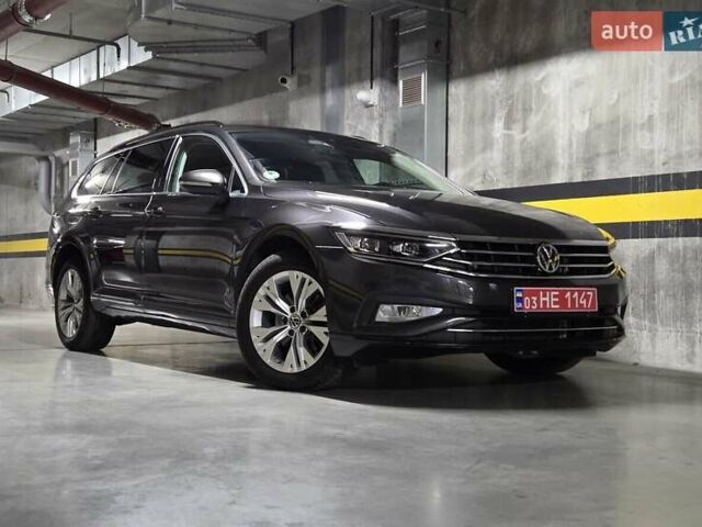 Сірий Фольксваген Пассат, об'ємом двигуна 2 л та пробігом 179 тис. км за 22990 $, фото 1 на Automoto.ua