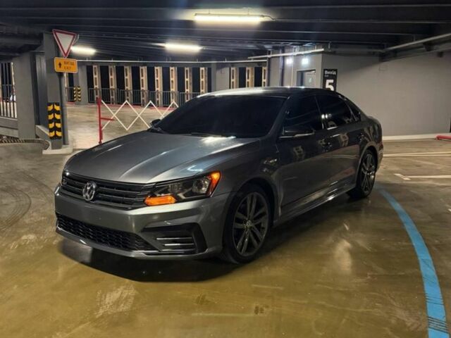 Сірий Фольксваген Пассат, об'ємом двигуна 1.8 л та пробігом 140 тис. км за 15000 $, фото 1 на Automoto.ua