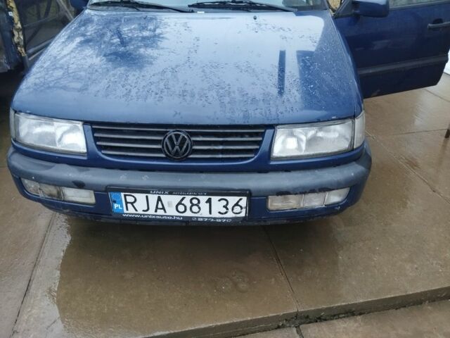 Синій Фольксваген Пассат, об'ємом двигуна 1 л та пробігом 333 тис. км за 920 $, фото 1 на Automoto.ua