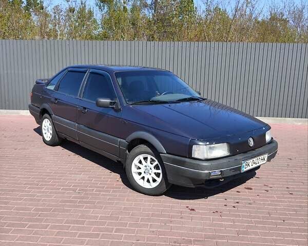 Синий Фольксваген Пассат, объемом двигателя 1.8 л и пробегом 324 тыс. км за 2000 $, фото 1 на Automoto.ua