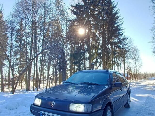 Синий Фольксваген Пассат, объемом двигателя 1.8 л и пробегом 325 тыс. км за 1450 $, фото 1 на Automoto.ua