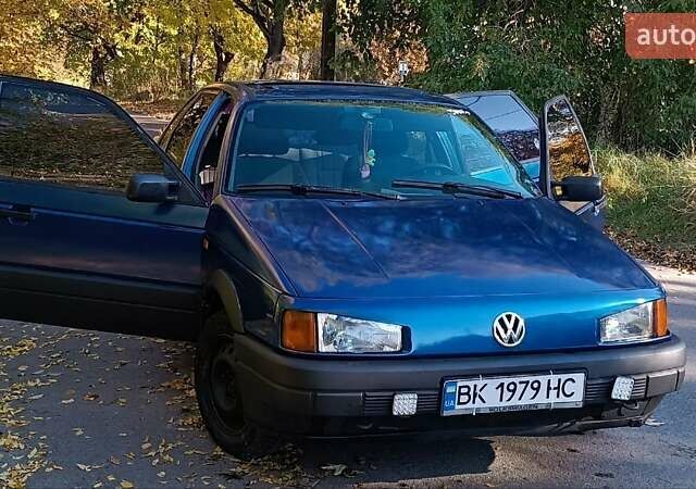 Синий Фольксваген Пассат, объемом двигателя 1.8 л и пробегом 435 тыс. км за 2199 $, фото 1 на Automoto.ua