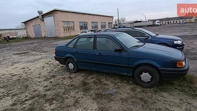 Синий Фольксваген Пассат, объемом двигателя 1.6 л и пробегом 295 тыс. км за 1000 $, фото 1 на Automoto.ua