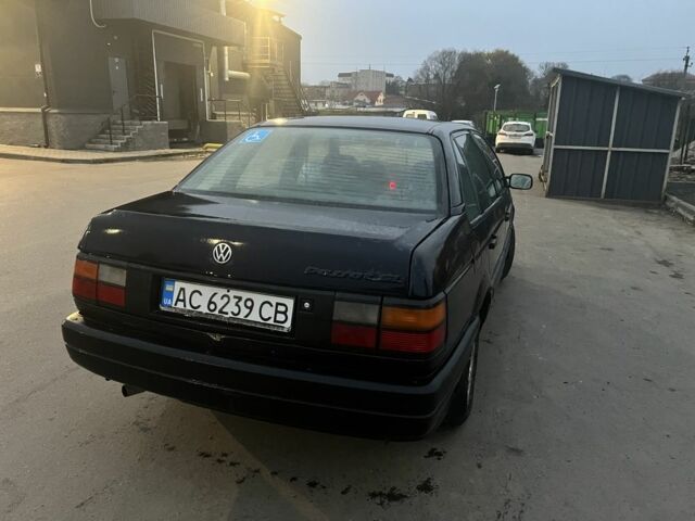 Синий Фольксваген Пассат, объемом двигателя 1.6 л и пробегом 300 тыс. км за 1500 $, фото 1 на Automoto.ua