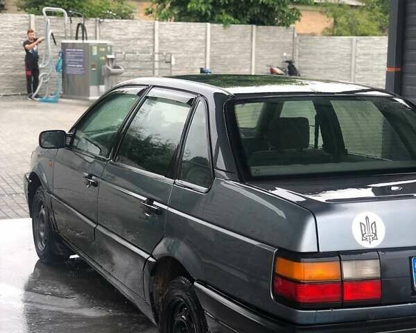 Синий Фольксваген Пассат, объемом двигателя 1.8 л и пробегом 300 тыс. км за 1800 $, фото 1 на Automoto.ua