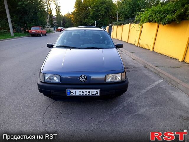 Синий Фольксваген Пассат, объемом двигателя 1.8 л и пробегом 290 тыс. км за 2450 $, фото 1 на Automoto.ua