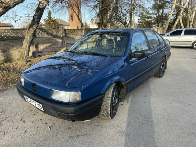 Синий Фольксваген Пассат, объемом двигателя 1.6 л и пробегом 528 тыс. км за 2000 $, фото 1 на Automoto.ua