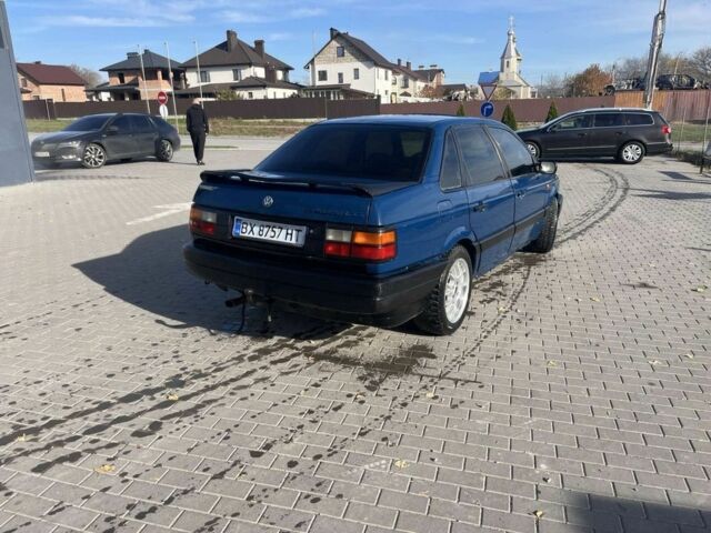 Синий Фольксваген Пассат, объемом двигателя 1.6 л и пробегом 350 тыс. км за 800 $, фото 1 на Automoto.ua