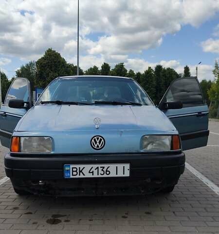 Синий Фольксваген Пассат, объемом двигателя 1.8 л и пробегом 445 тыс. км за 1850 $, фото 1 на Automoto.ua