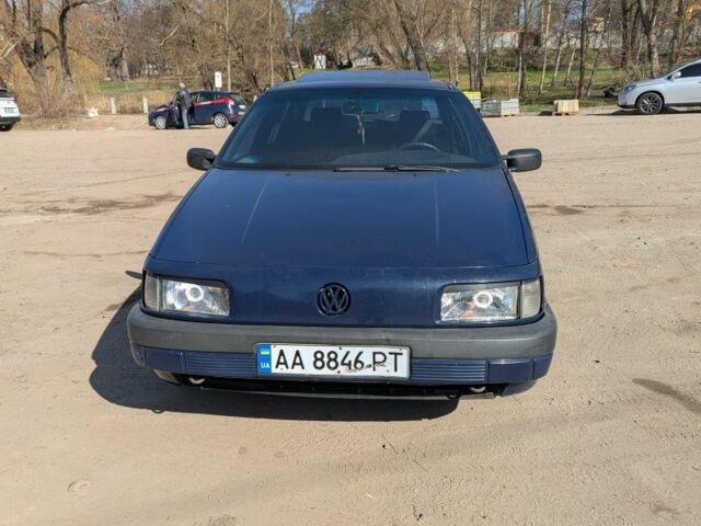 Синий Фольксваген Пассат, объемом двигателя 1.8 л и пробегом 450 тыс. км за 1500 $, фото 1 на Automoto.ua