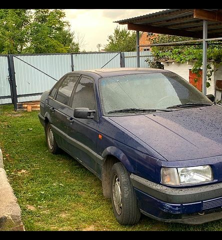 Синій Фольксваген Пассат, об'ємом двигуна 1.8 л та пробігом 300 тис. км за 1500 $, фото 1 на Automoto.ua