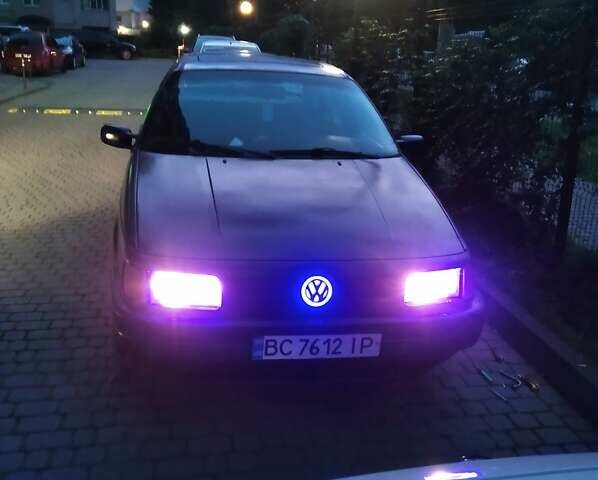 Синий Фольксваген Пассат, объемом двигателя 1.8 л и пробегом 420 тыс. км за 1900 $, фото 1 на Automoto.ua