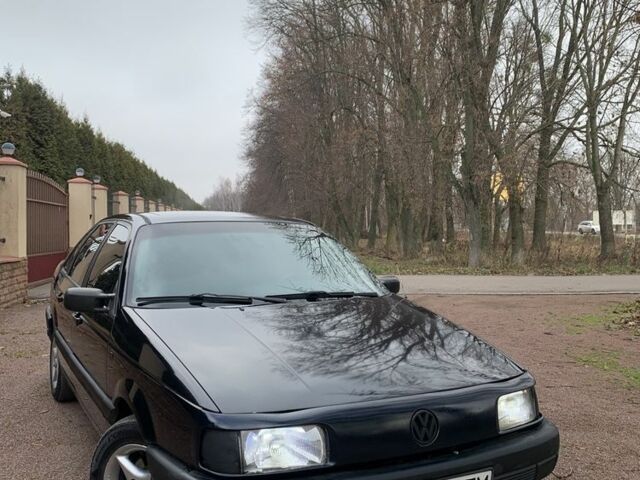 Синий Фольксваген Пассат, объемом двигателя 1.8 л и пробегом 300 тыс. км за 1950 $, фото 1 на Automoto.ua