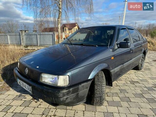 Синий Фольксваген Пассат, объемом двигателя 1.8 л и пробегом 400 тыс. км за 1150 $, фото 1 на Automoto.ua