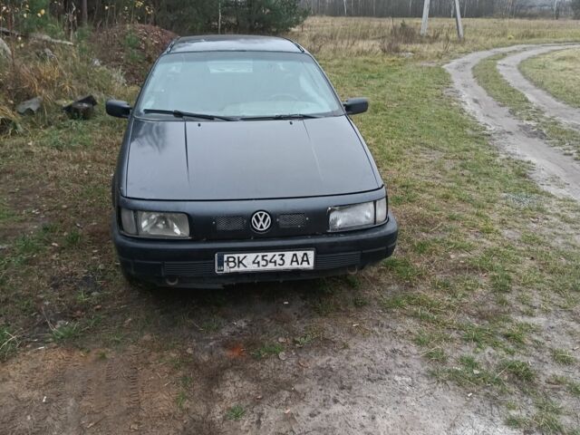 Синий Фольксваген Пассат, объемом двигателя 1.8 л и пробегом 560 тыс. км за 700 $, фото 1 на Automoto.ua