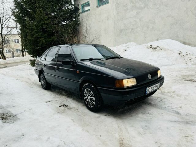 Синий Фольксваген Пассат, объемом двигателя 1.8 л и пробегом 380 тыс. км за 1400 $, фото 1 на Automoto.ua