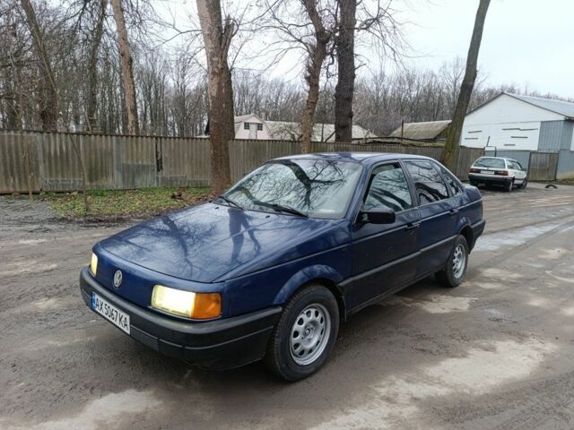 Синий Фольксваген Пассат, объемом двигателя 1.6 л и пробегом 284 тыс. км за 1700 $, фото 1 на Automoto.ua