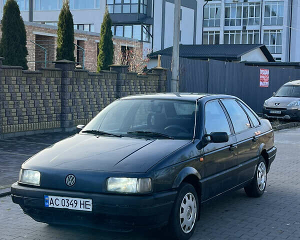 Синий Фольксваген Пассат, объемом двигателя 1.8 л и пробегом 380 тыс. км за 1400 $, фото 1 на Automoto.ua