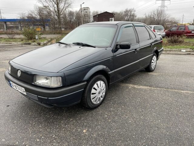 Синий Фольксваген Пассат, объемом двигателя 2 л и пробегом 300 тыс. км за 1950 $, фото 1 на Automoto.ua