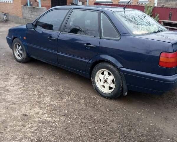 Синий Фольксваген Пассат, объемом двигателя 2 л и пробегом 280 тыс. км за 1500 $, фото 1 на Automoto.ua