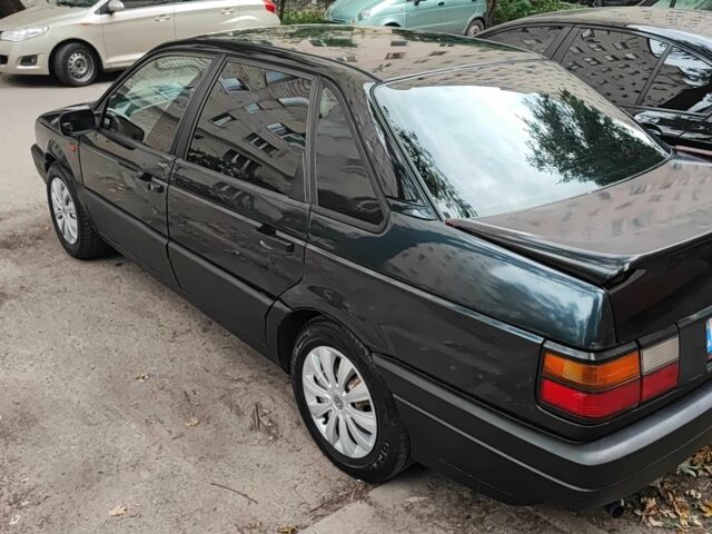 Синий Фольксваген Пассат, объемом двигателя 1.8 л и пробегом 350 тыс. км за 1300 $, фото 1 на Automoto.ua