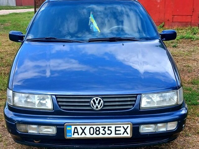 Синій Фольксваген Пассат, об'ємом двигуна 2 л та пробігом 450 тис. км за 3900 $, фото 1 на Automoto.ua