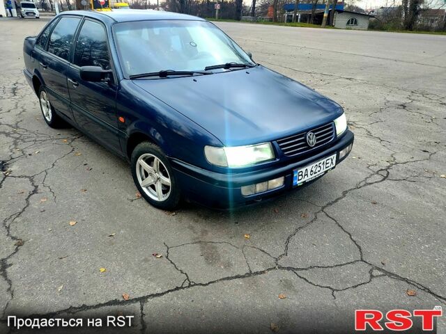 Синій Фольксваген Пассат, об'ємом двигуна 1.8 л та пробігом 334 тис. км за 2500 $, фото 1 на Automoto.ua