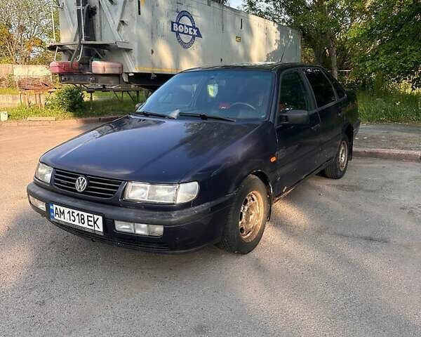 Синий Фольксваген Пассат, объемом двигателя 1.9 л и пробегом 394 тыс. км за 2150 $, фото 1 на Automoto.ua