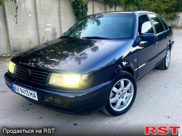 Синий Фольксваген Пассат, объемом двигателя 2.8 л и пробегом 340 тыс. км за 1999 $, фото 1 на Automoto.ua