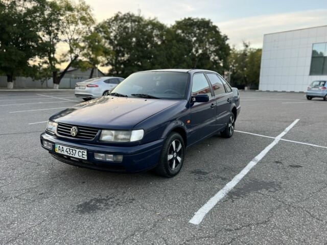 Синий Фольксваген Пассат, объемом двигателя 2 л и пробегом 338 тыс. км за 1950 $, фото 1 на Automoto.ua