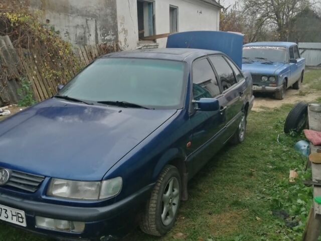 Синій Фольксваген Пассат, об'ємом двигуна 2 л та пробігом 300 тис. км за 2500 $, фото 1 на Automoto.ua