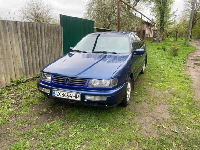 Синій Фольксваген Пассат, об'ємом двигуна 1.6 л та пробігом 400 тис. км за 2000 $, фото 1 на Automoto.ua